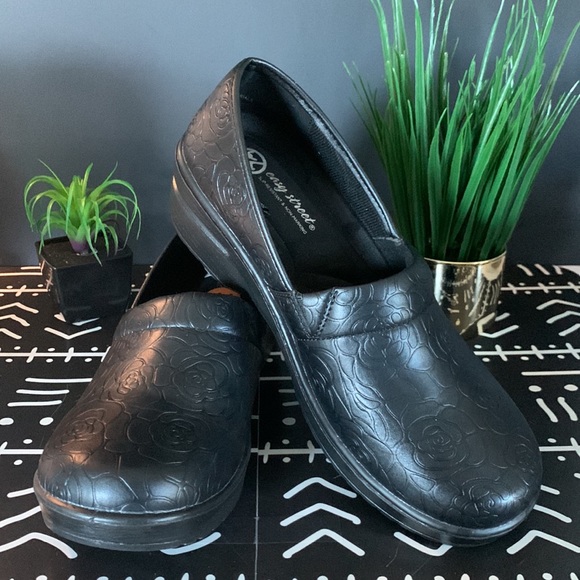 easy street Shoes - NWOT Easy Street Shoes